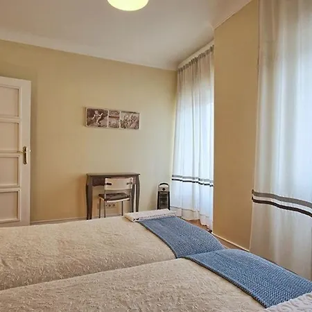 Studio Fuer 9 Personen Und 1 Kind In Lissabon, Regio De Costa De *