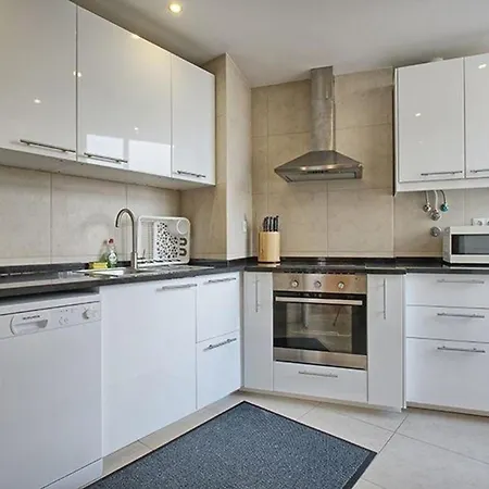 Apartment Studio Fuer 9 Personen Und 1 Kind In Lissabon, Regio De Costa De Lisbon