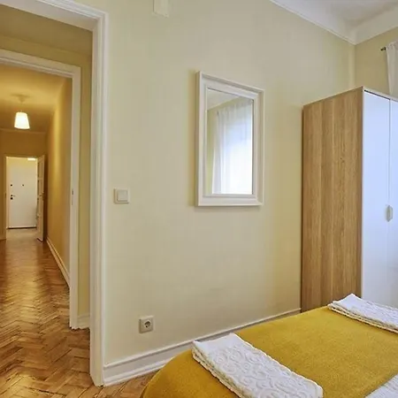 Studio Fuer 9 Personen Und 1 Kind In Lissabon, Regio De Costa De *